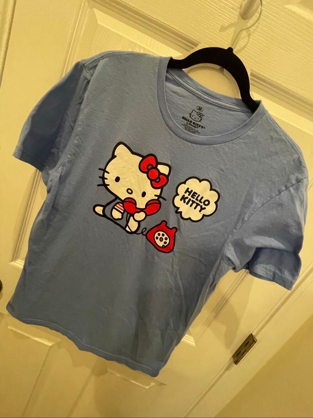 Sanrio women’s Hello Kitty medium t shirt M blue